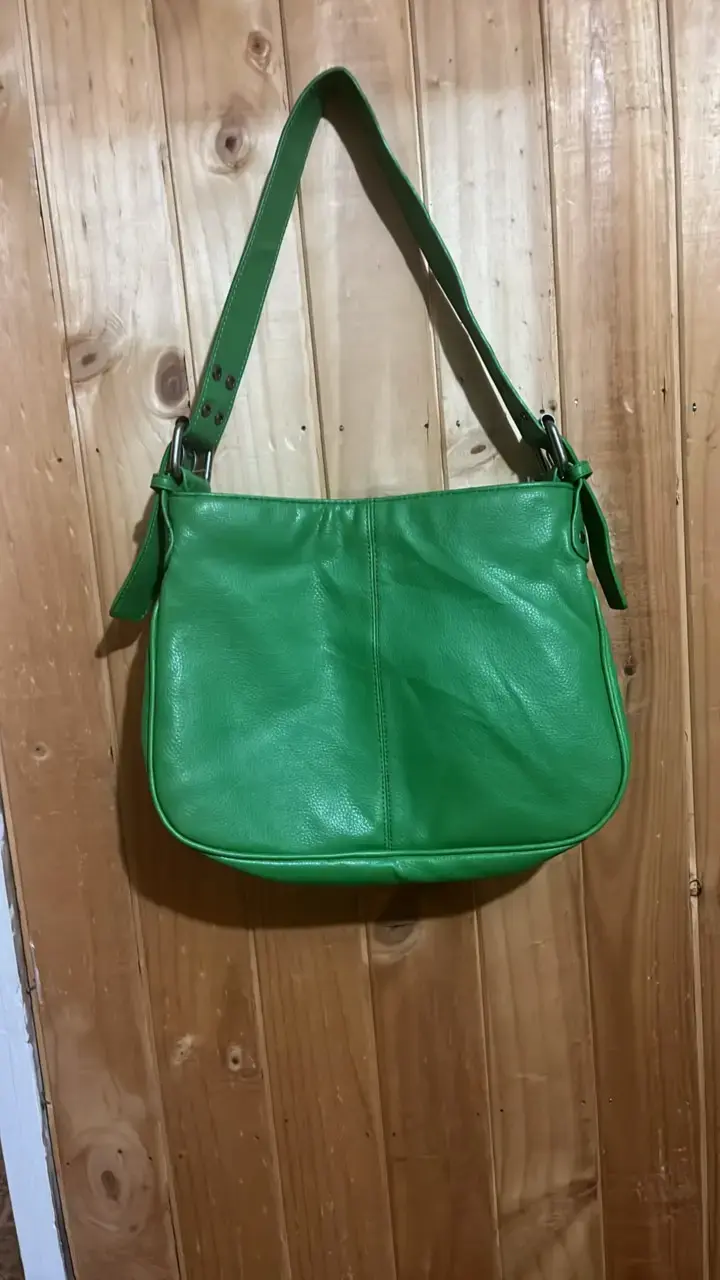 Bolso verde de cuero con bolsillos - 2