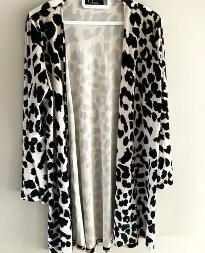 Kimono largo estampado animal print blanco y negro - miniatura 2