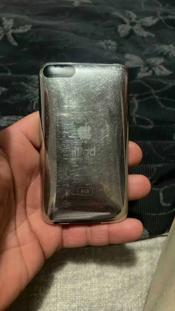 iPod Touch 8GB con cable USB - 2
