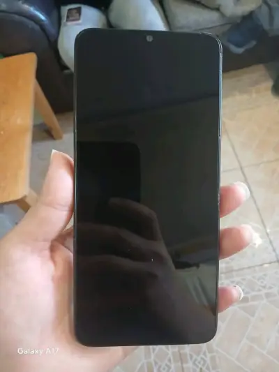Smartphone Redmi con cámara dual y soporte - miniatura 1