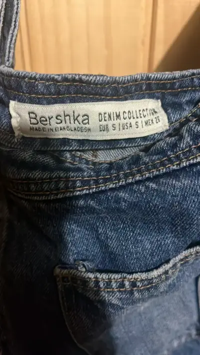Jardinera de mezclilla Bershka desgastada - miniatura 2