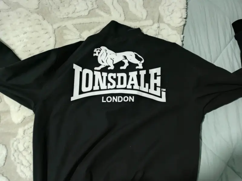 Chaqueta negra Lonsdale con forro escocés - 6