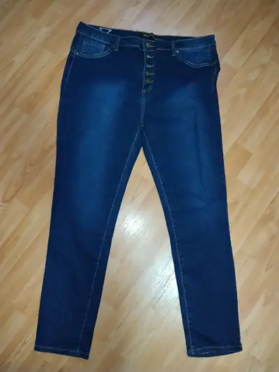 Jeans azul oscuro para mujer con botones talla 54 - miniatura 1