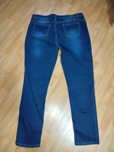Jeans azul oscuro para mujer con botones talla 54 - miniatura 2