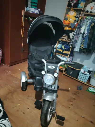 Triciclo para niños con toldo y pedales - miniatura 4