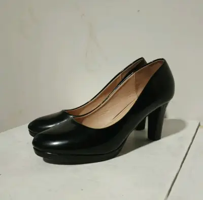 Zapatos de Tacón Negro Elegantes para Mujer - miniatura 1