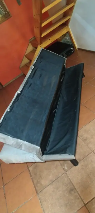 Sofá cama gris con portavasos - miniatura 5