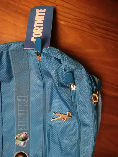 Mochila azul Fortnite con diseño exclusivo - miniatura 4