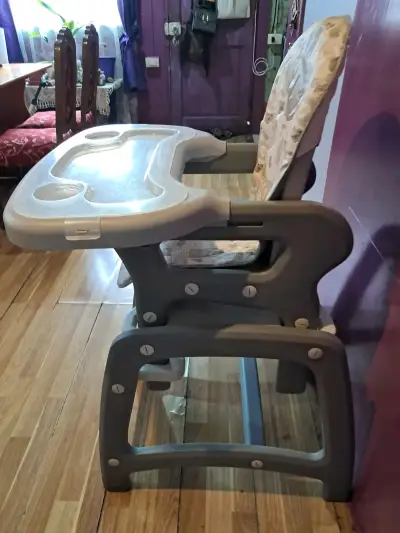 Silla de comer para bebé ajustable y cómoda - miniatura 2