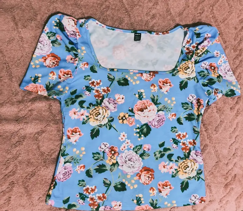 Poleras Shein con estampado floral en varios colores - 2