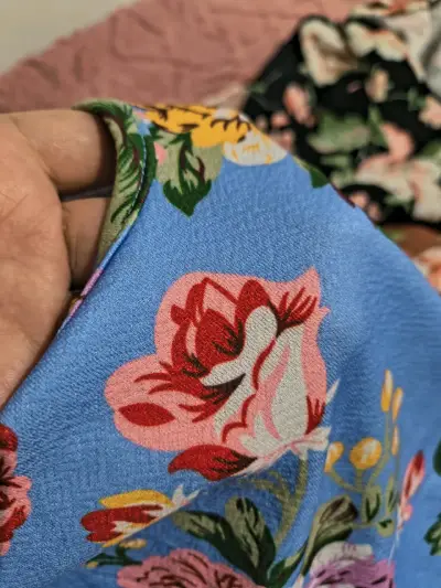 Poleras Shein con estampado floral en varios colores - miniatura 5