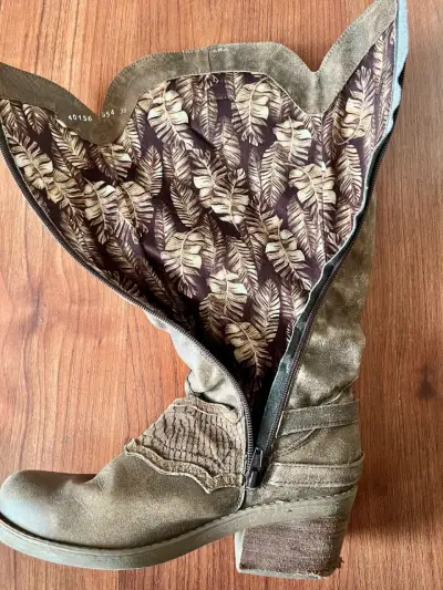 Botas de cuero marrón con hebillas y tacón - miniatura 5