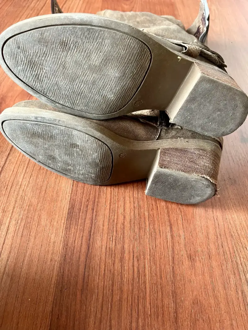 Botas de cuero marrón con hebillas y tacón - 6