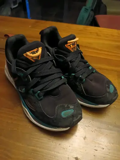 Zapatillas deportivas Puma negras y naranjas - miniatura 1