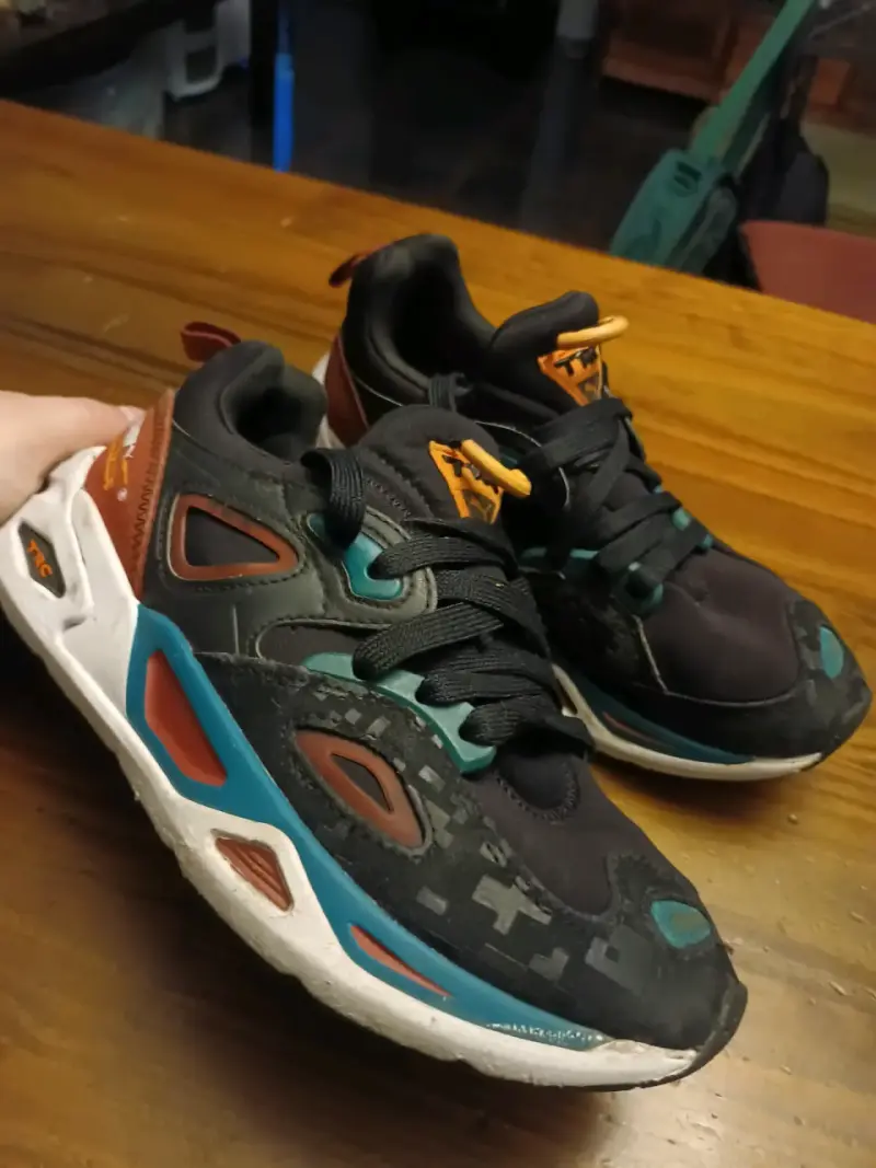 Zapatillas deportivas Puma negras y naranjas - 2