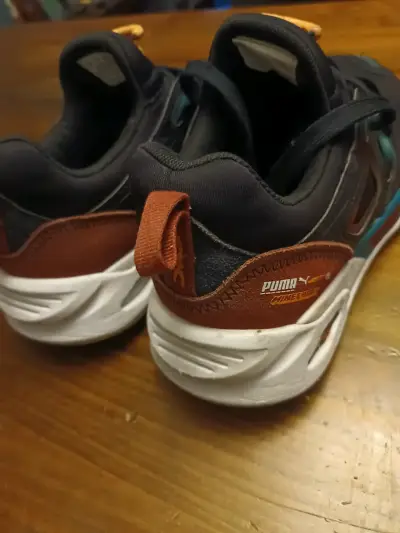 Zapatillas deportivas Puma negras y naranjas - miniatura 3