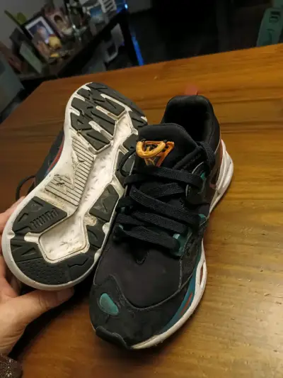 Zapatillas deportivas Puma negras y naranjas - miniatura 4