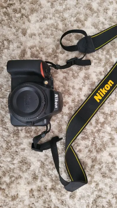 Cámara Nikon D3500 con lentes y mochila - miniatura 1