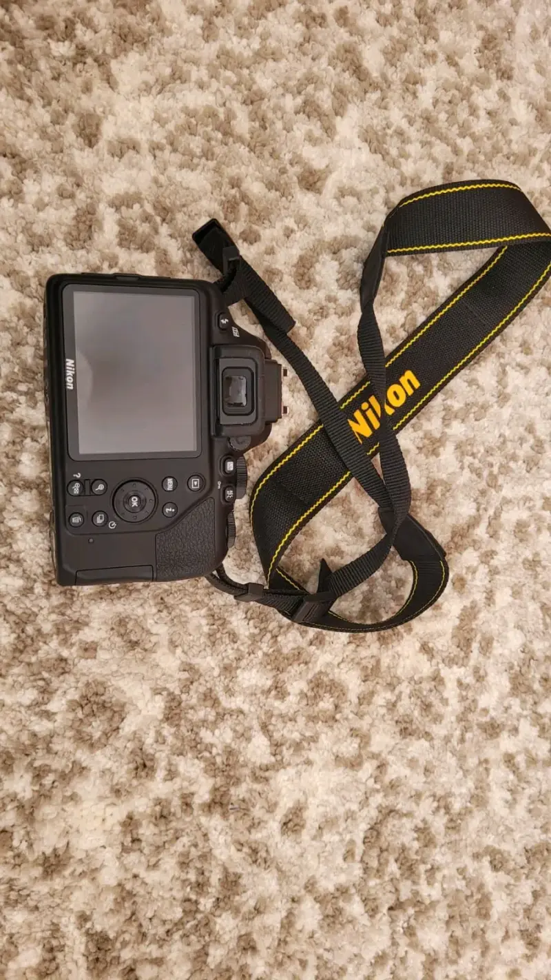 Cámara Nikon D3500 con lentes y mochila - 2