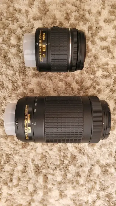 Cámara Nikon D3500 con lentes y mochila - miniatura 3