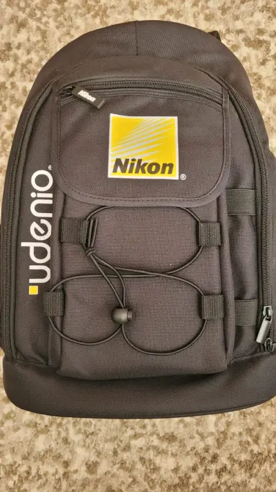 Cámara Nikon D3500 con lentes y mochila - miniatura 4