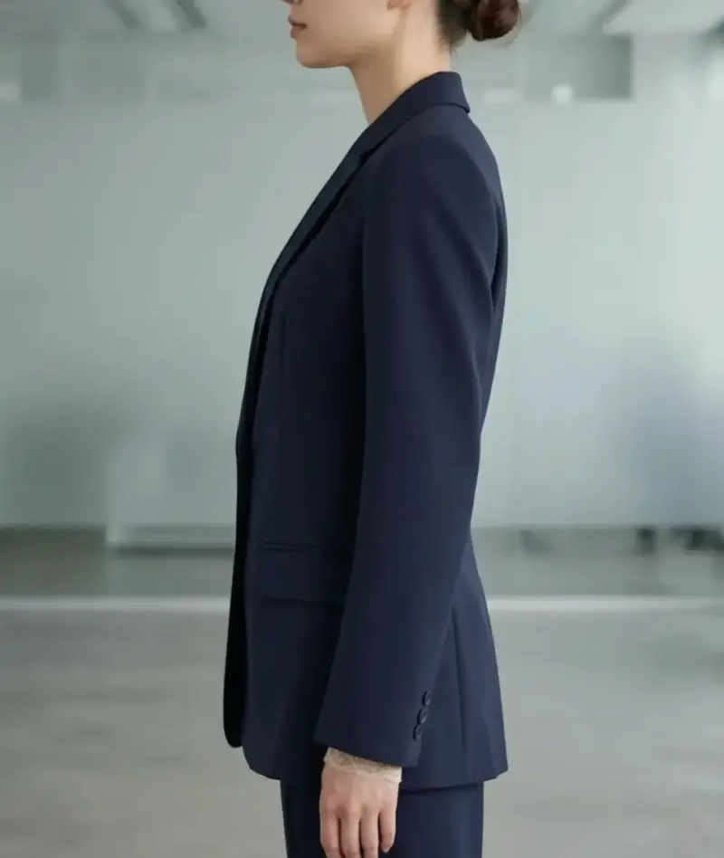 Blazer azul oscuro para mujer elegante - 4