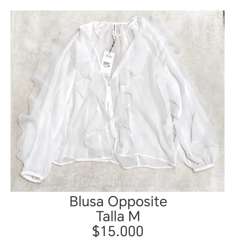 Blusa blanca con volantes Opposite talla M