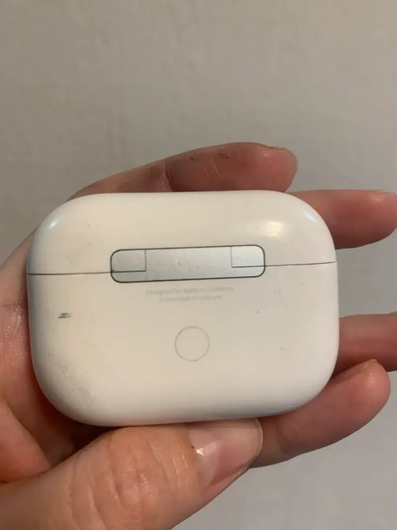 Audífonos inalámbricos con estuche de carga Apple - 2