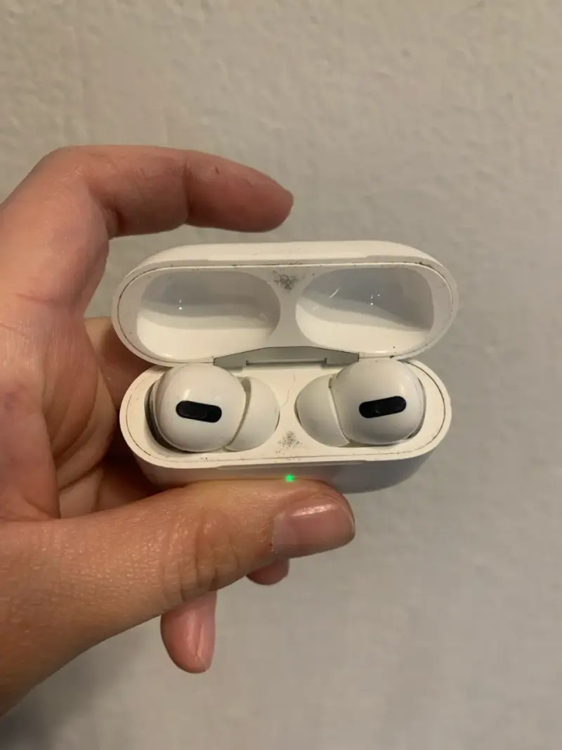 Audífonos inalámbricos con estuche de carga Apple - 3