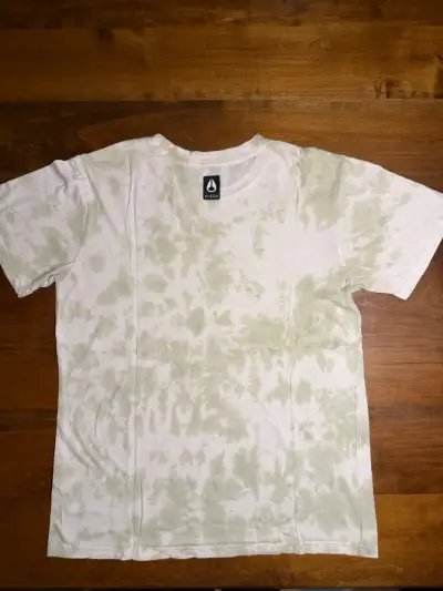 Polera tie-dye Nixon verde claro - miniatura 2