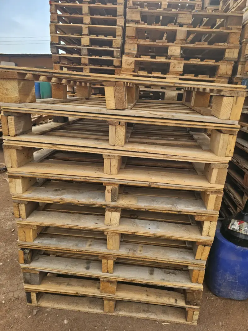 Pallets de madera reutilizables en buen estado - 4