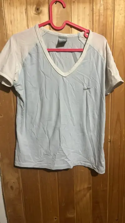 Polera deportiva Nike blanca para mujer - miniatura 1