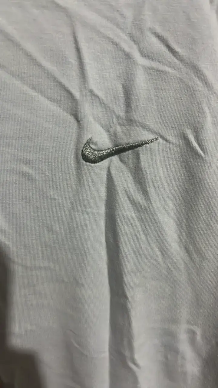Polera deportiva Nike blanca para mujer - 2