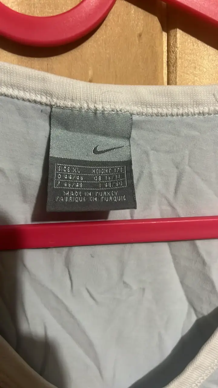 Polera deportiva Nike blanca para mujer - 3