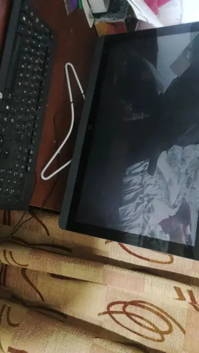 PC Monitor y teclado HP en buen estado - miniatura 3