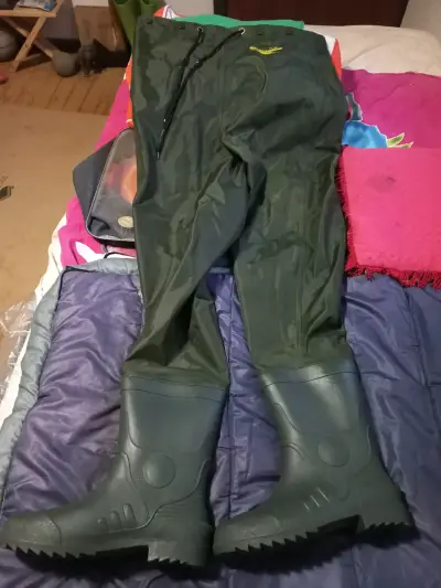 Pantalones impermeables con botas integradas Chou's - miniatura 1