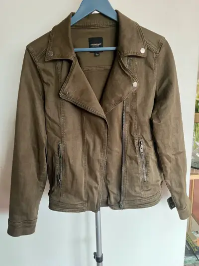 Chaqueta de mujer verde estilo biker - miniatura 3