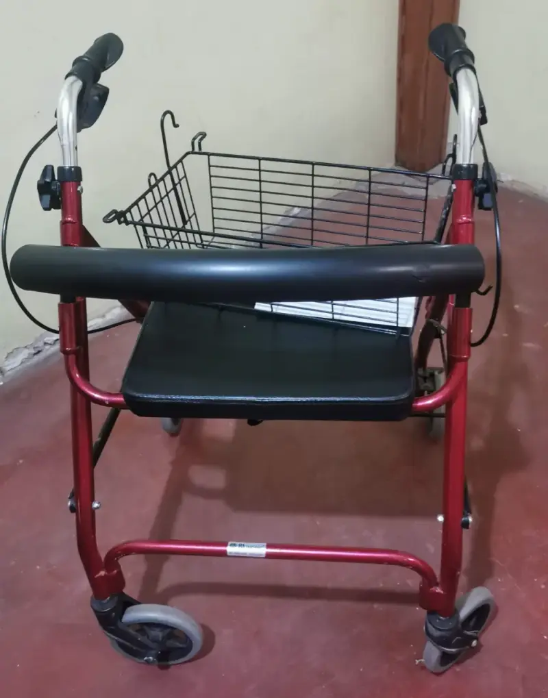 Andador plegable con asiento y cesta - 2