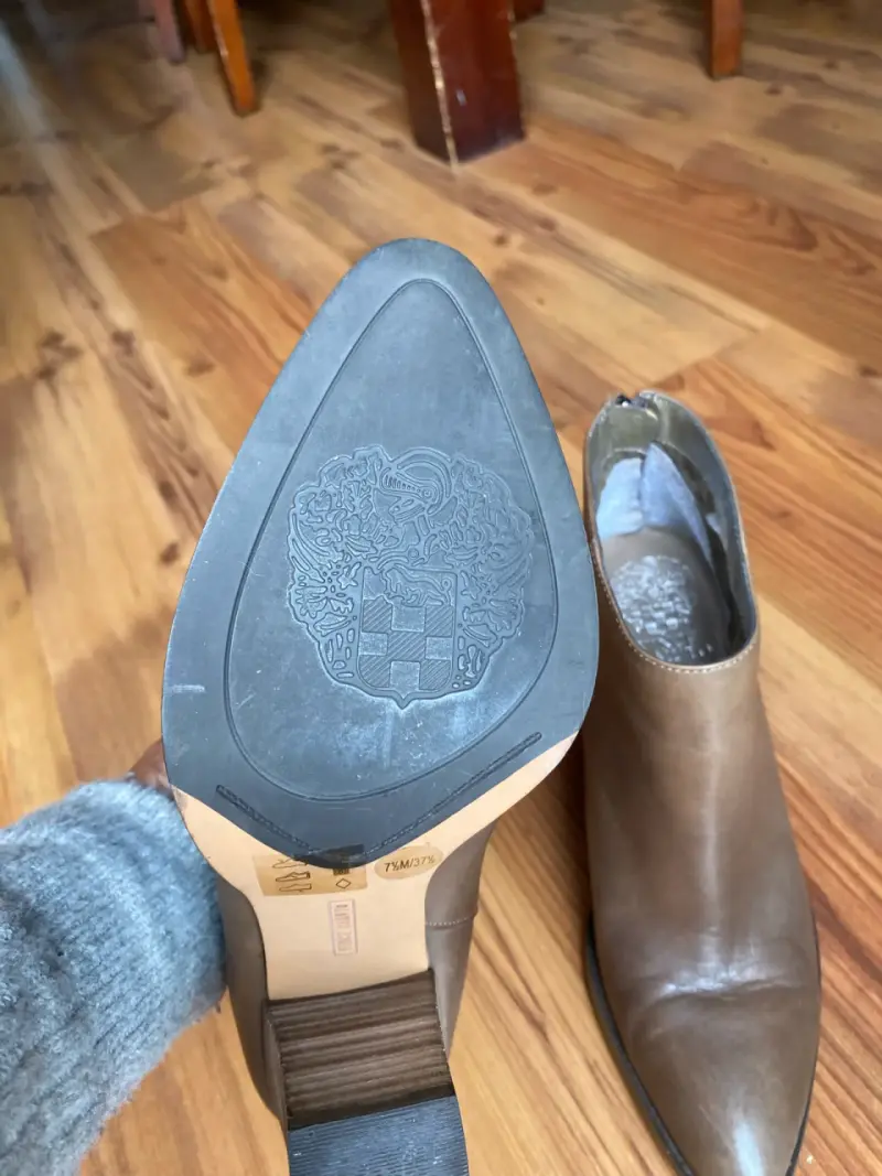 Botines de cuero marrón con tacón alto - 2