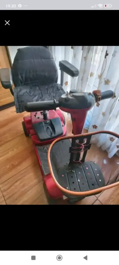 Scooter eléctrico para movilidad roja - miniatura 2