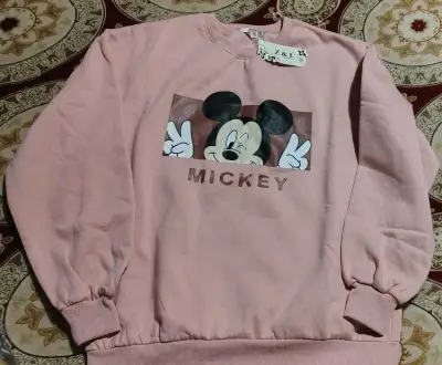 Polerón rosa con diseño de Mickey Mouse - miniatura 1