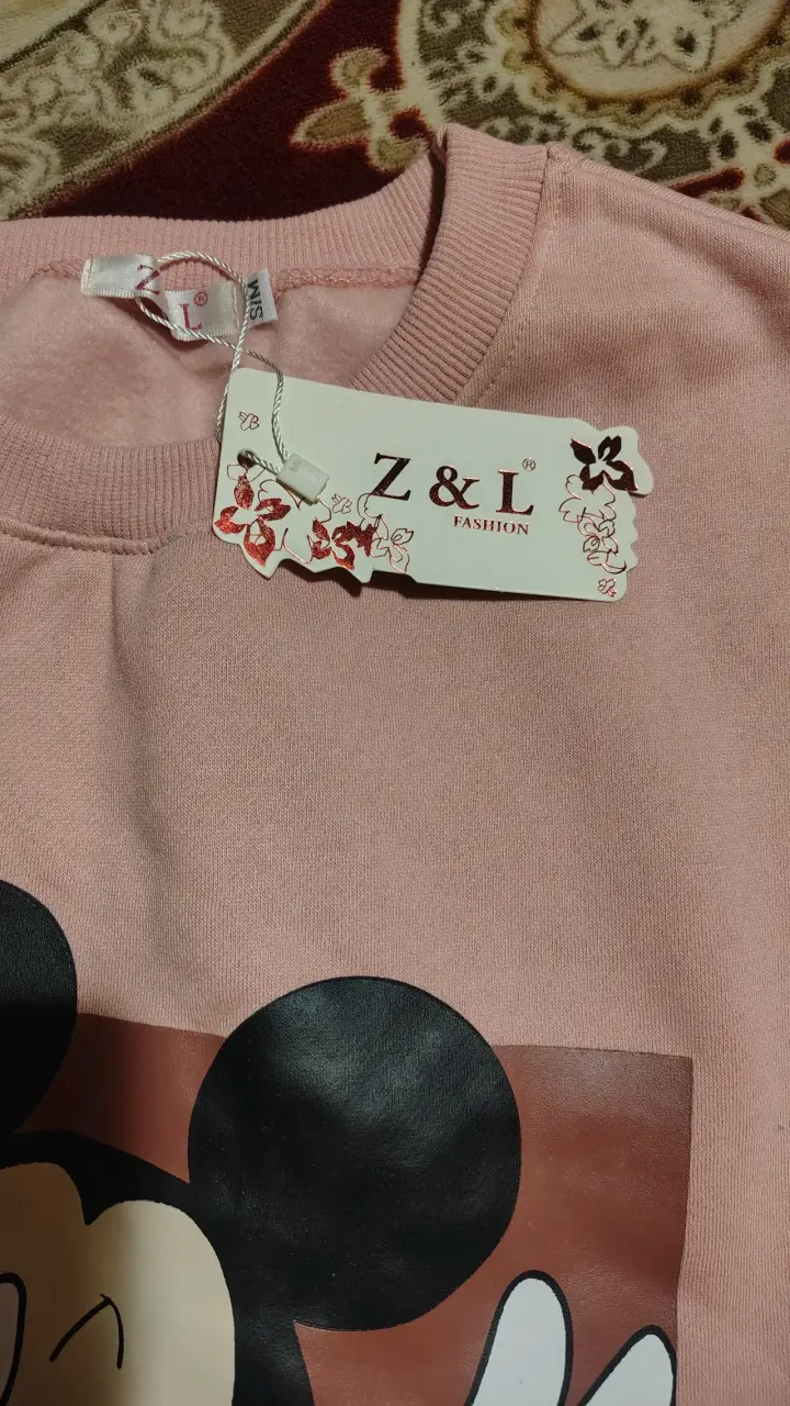 Polerón rosa con diseño de Mickey Mouse - 2