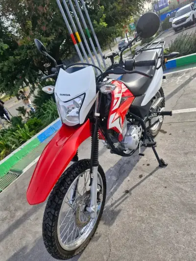 Moto Honda XR150L roja y blanca en buen estado - miniatura 5
