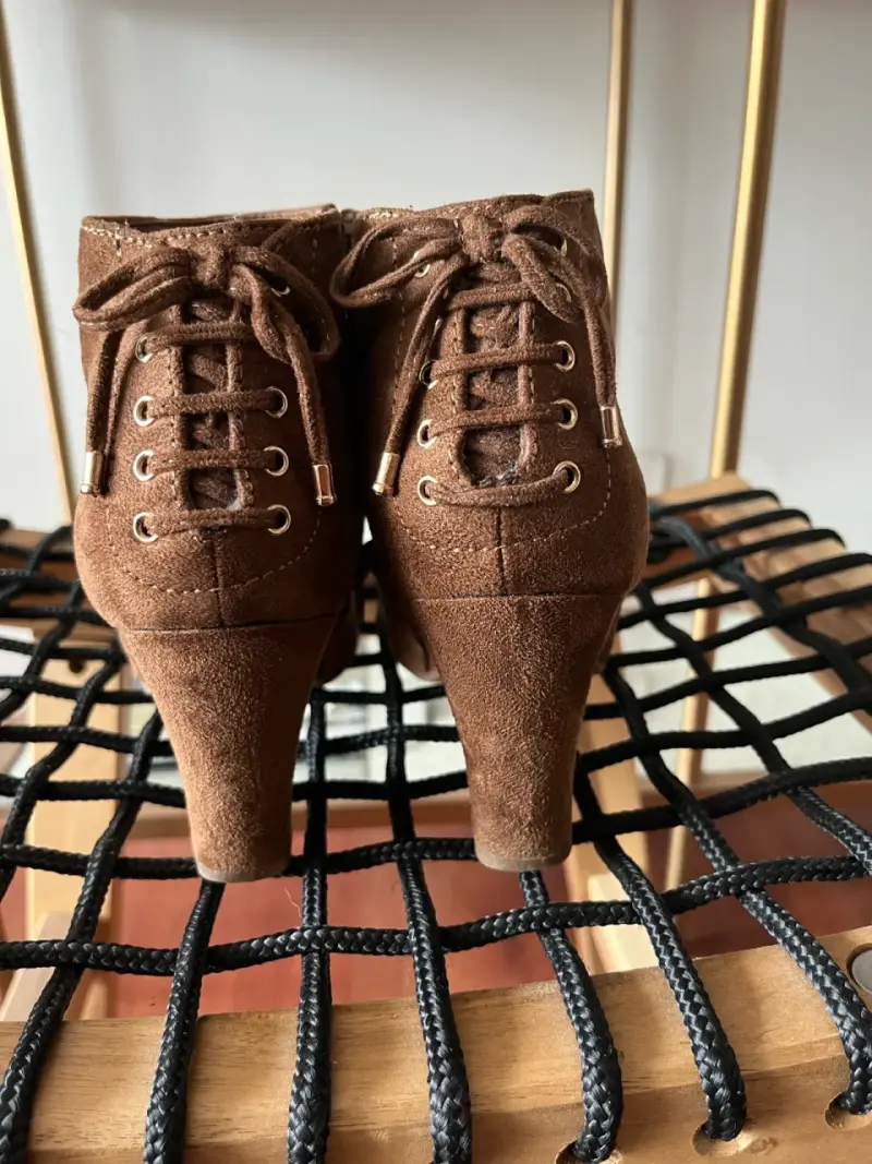Botines de gamuza marrón con tacón alto - 4