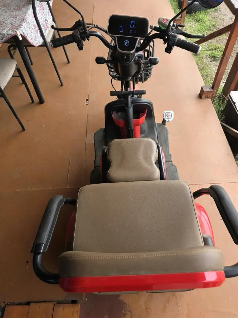 Scooter eléctrico rojo para adultos con asiento doble - 3