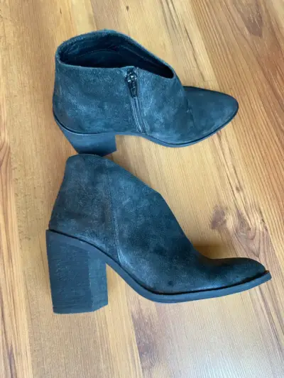 Botines de cuero negro con tacón alto - miniatura 1