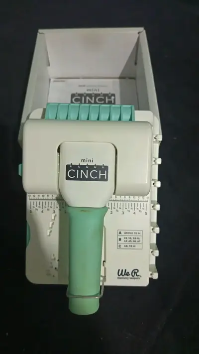 Mini encuadernadora Cinch para manualidades - miniatura 2