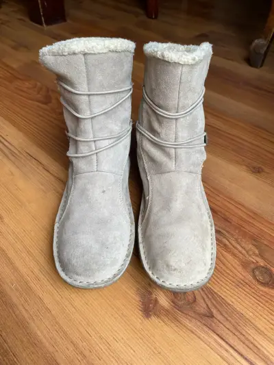 Botas de gamuza beige con forro de lana - miniatura 6