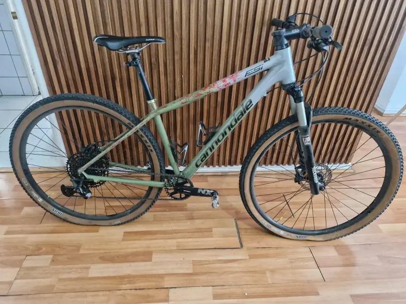Bicicleta de montaña Cannondale F-Si carbono.