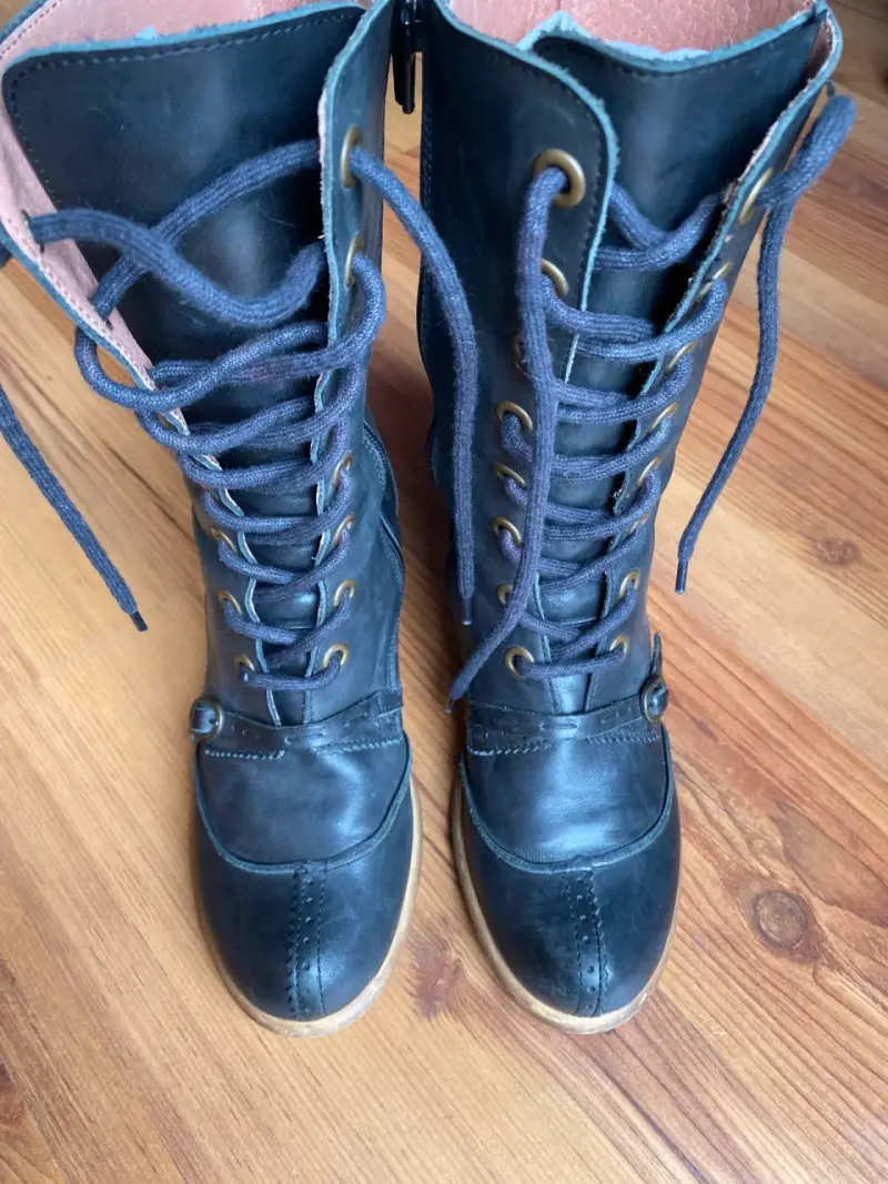 Botas de cuero negro con cordones y tacón - 5